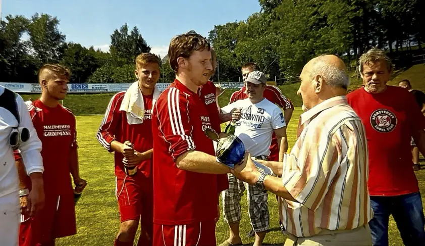 Übergabe des Meisterpokals 2011/2012